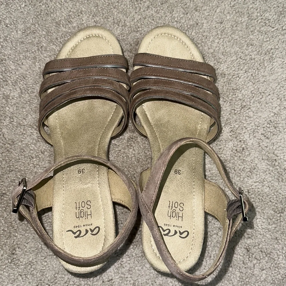 ARA WEDGE HEELS - TAUPE SIZE 8.5-9 (EU39)